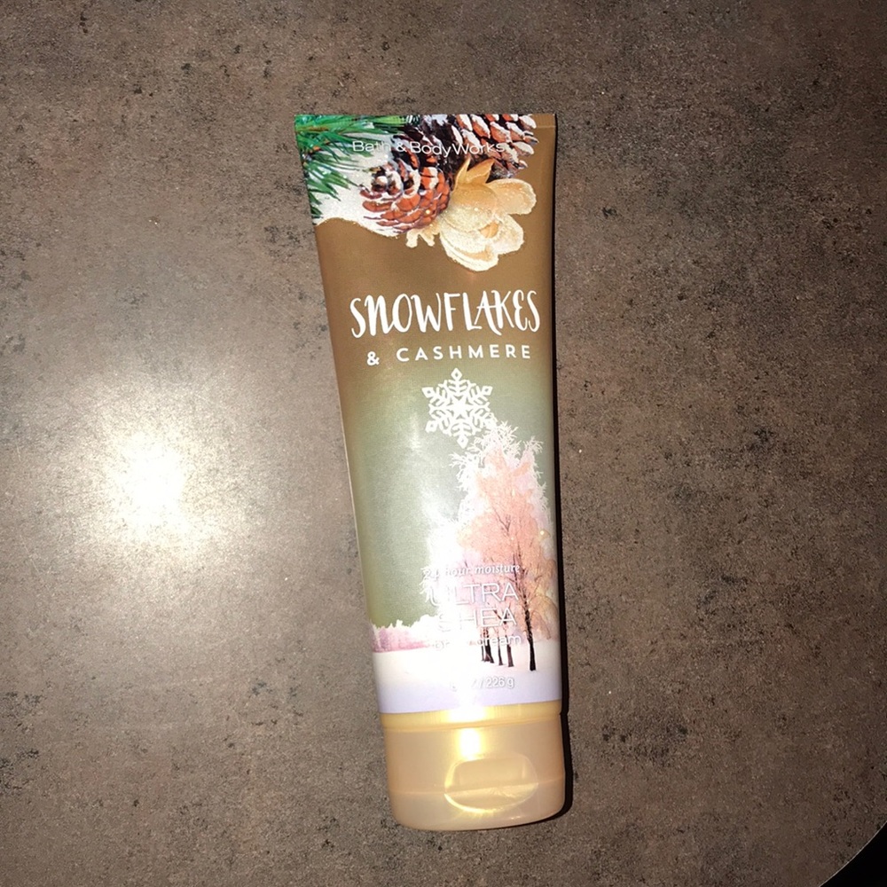 bath and body works snowflake and cashmere lotion